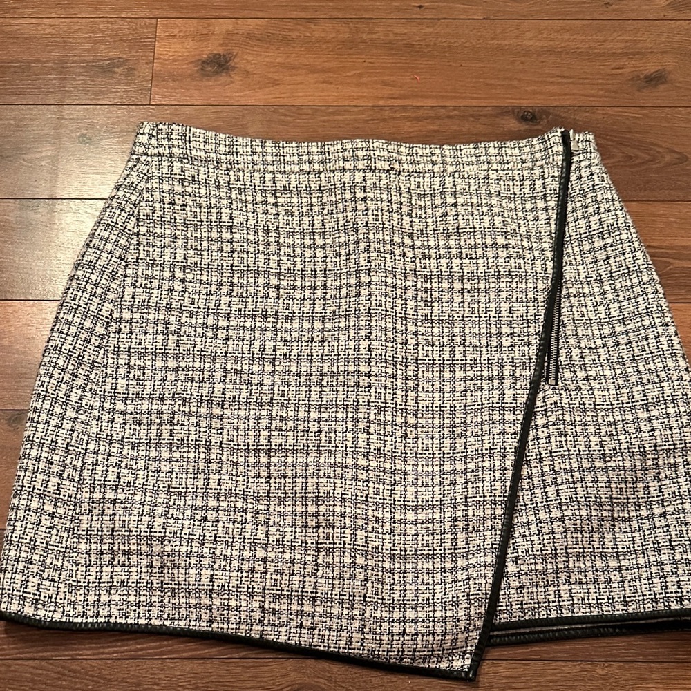 Club Monaco tweed textured mini skirt